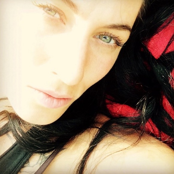 Meet your Posher, Jackie - Picture 2 of 2